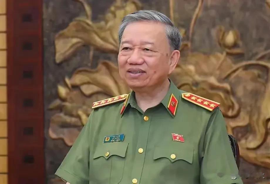 越南汇率崩了说明什么？瞬间1200万亿越南盾逃离越南，出逃的方式是以美元的形式出