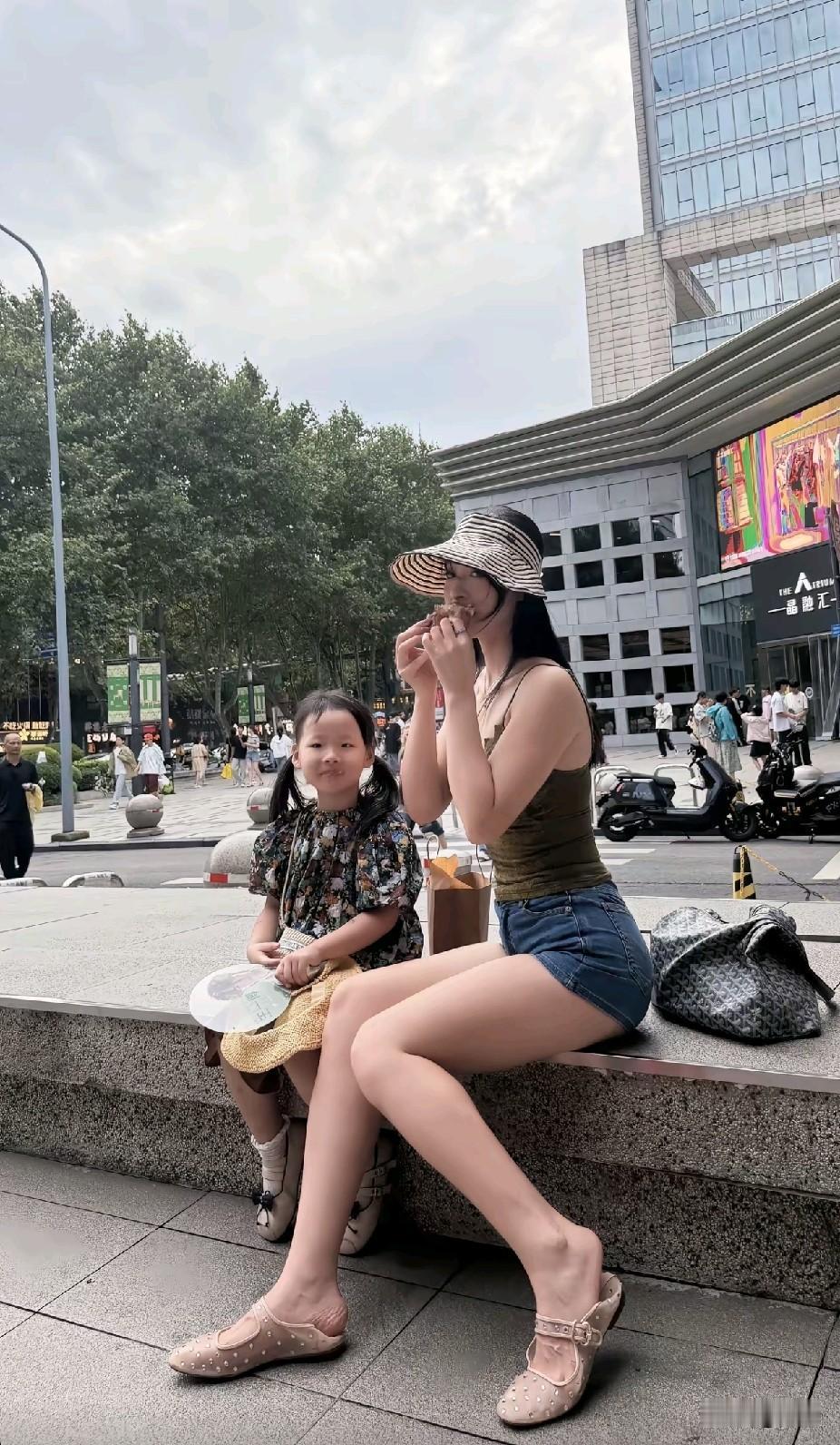 单亲妈妈不容易，有条件给孩子找个后爸