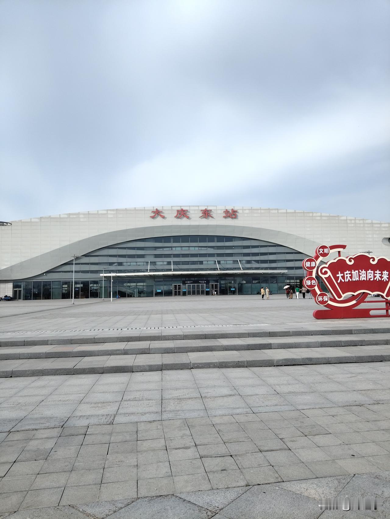 一线城市房价会否持续上涨，主要取决于人口因素。而人口因素又主要取决于人口出生率和