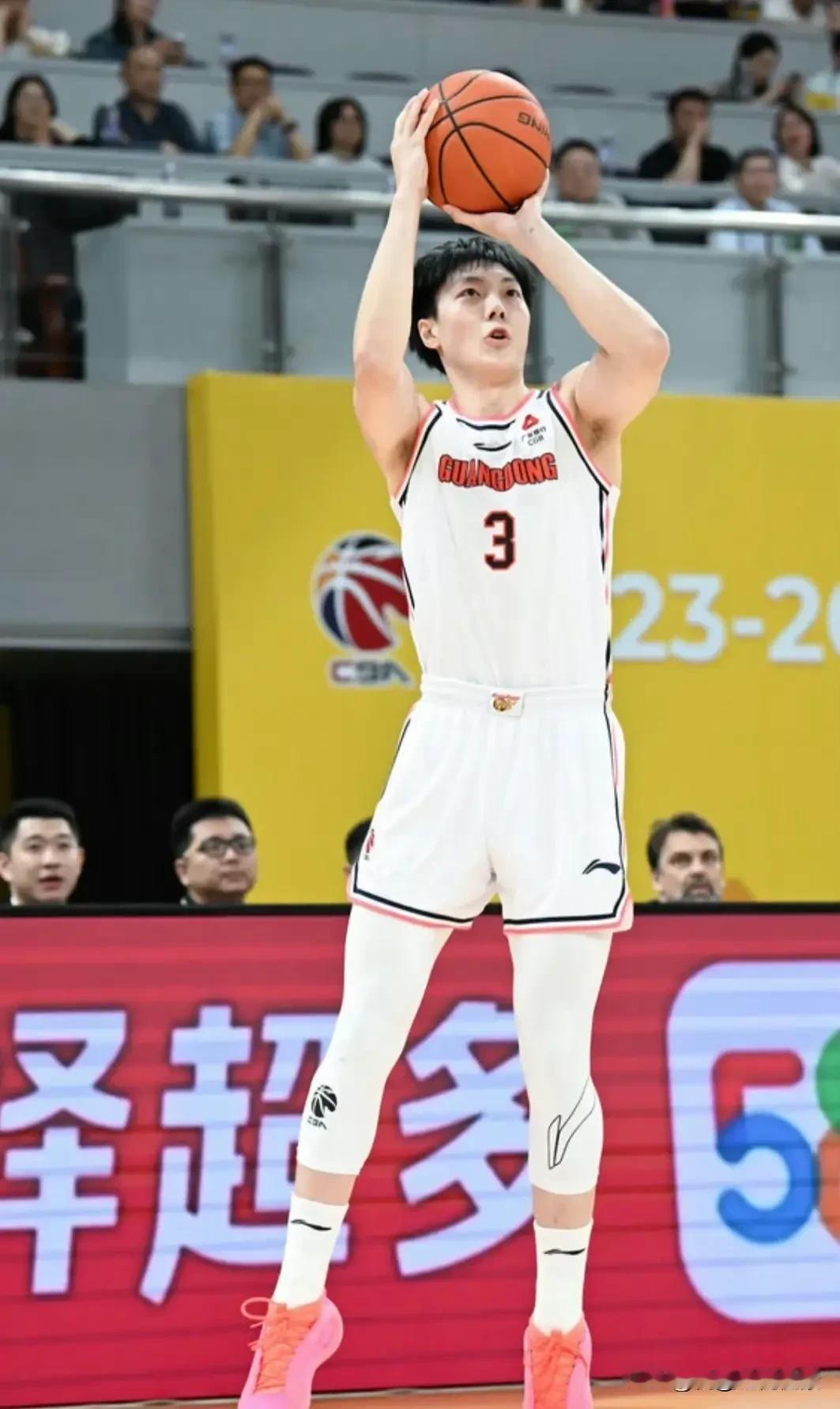 胡明轩，MVP！
G1：砍下18分4篮板，三分球9中4
G2：砍下19分4助攻，