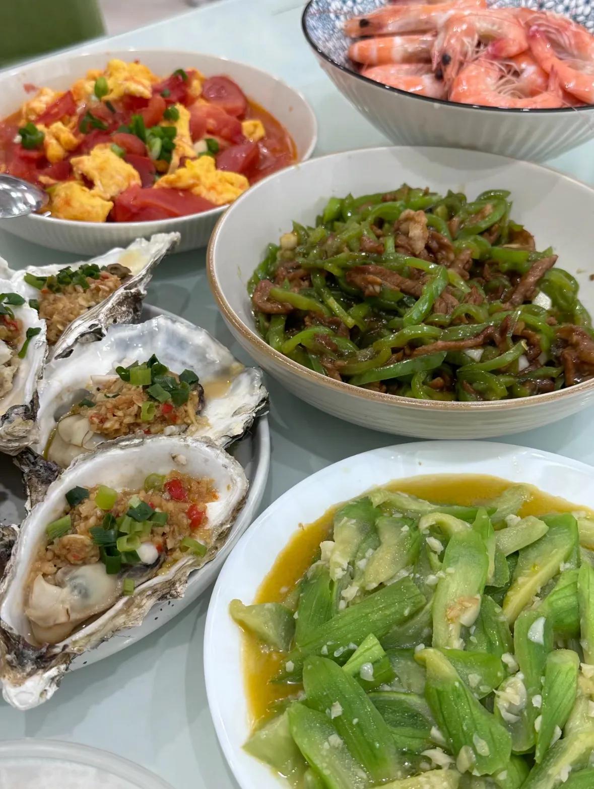 昨天，回婆家做饭，总算硬气了一次。

以前做饭，婆婆总让我关厨房门，可没一会就热
