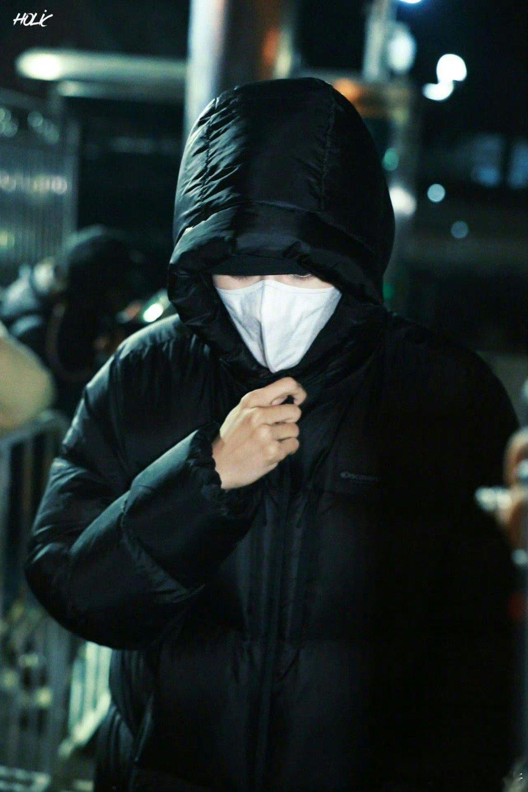 刘学义的眼睛水印来的 演员的最高辨识度，或许就是让观众“认眼识人”。刘学义就做到