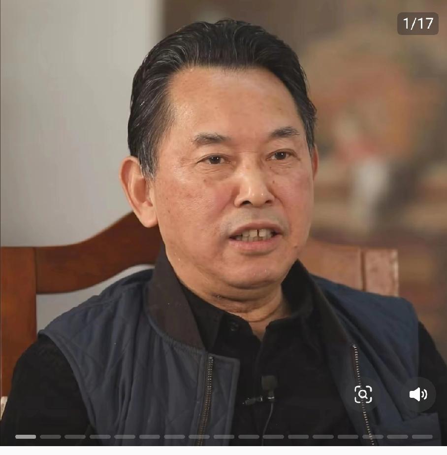 一个中学校长的抽屉里，不仅放着几盒没拆封的壮阳药、一沓空白的避孕套，还有几张皱巴