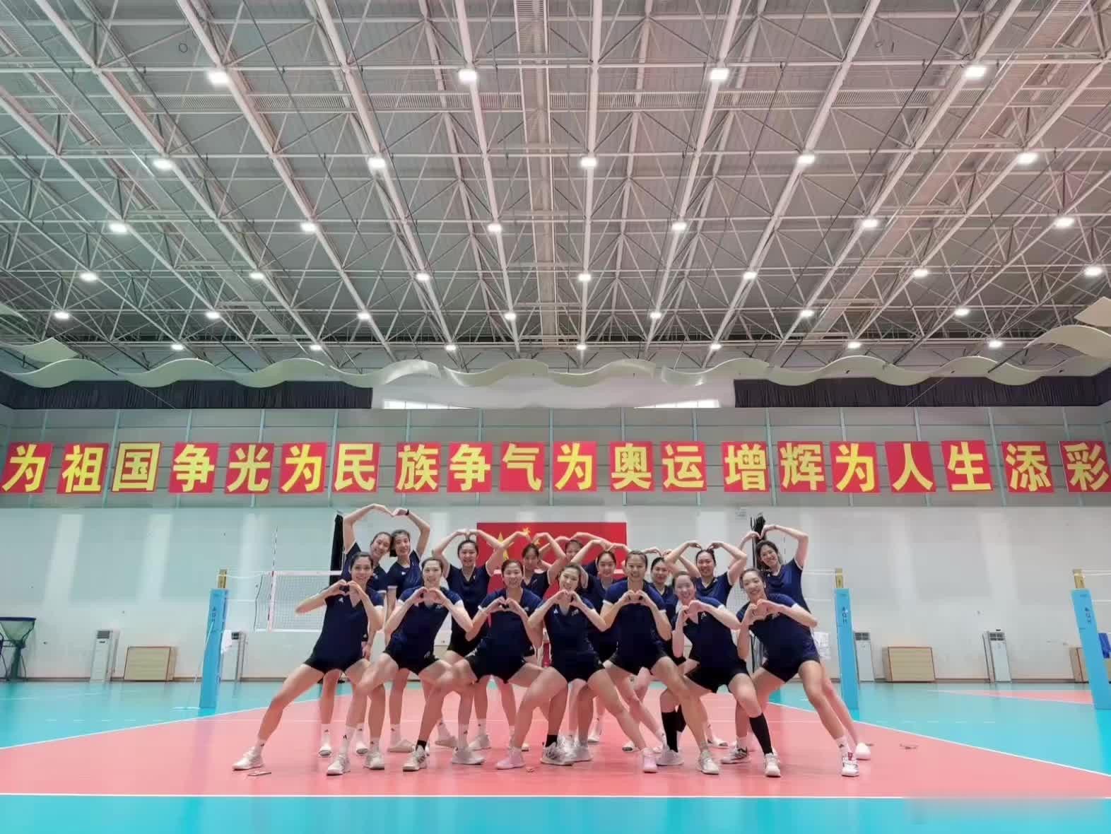 中国排球联盟[超话]  2025年女排世锦赛名单呼之欲出二传殷晓岚、邹佳琪2选1