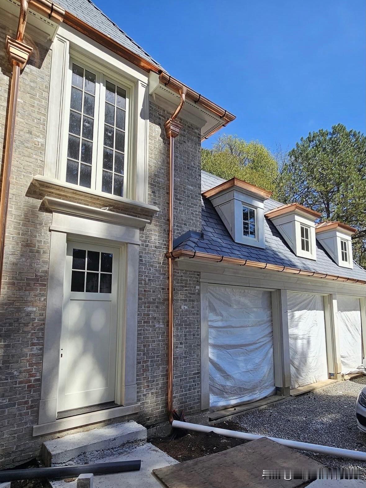 最近工地上施工进度装修如何营造高级感 阁楼该怎么装修