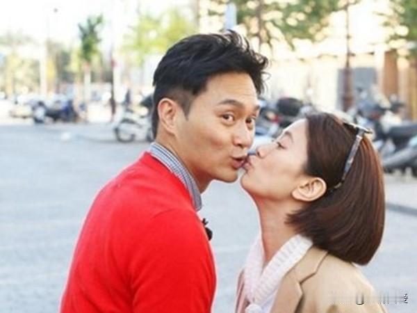被老公宠上天的6位女星：刘诗诗上榜，最后1位丈夫的话很霸气！
图1是袁咏仪和张智