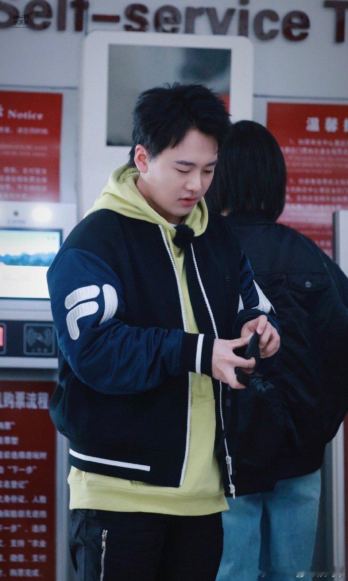 #我们仨定档#绝对是特别幸运的一天。我们仨的这波官宣简直就是在我的心上疯狂蹦迪，