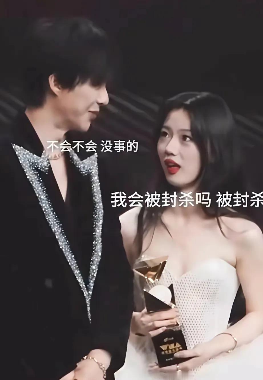 明明才过了一年，看她的样子像过了几十年一样
单依纯说没想到今年也来了微博音乐盛典