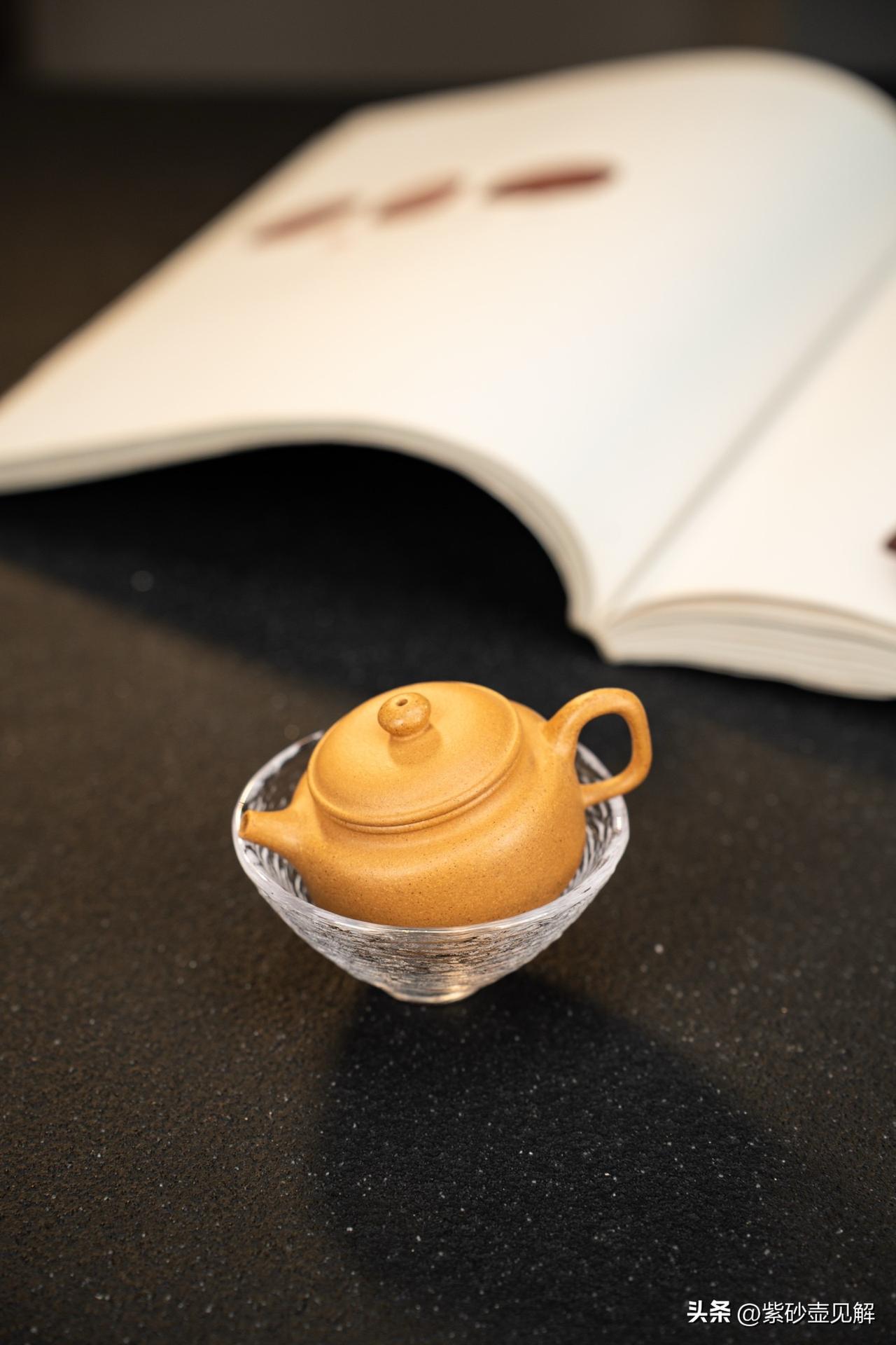 在茶事活动中，特别是功夫茶的冲泡过程中，紫砂壶一直是最理想的工具。早在汉代，江苏