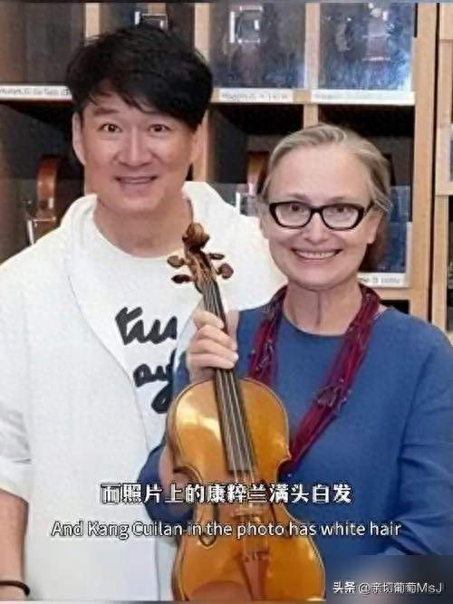 岁月静好背后：周华健黑发如墨，妻子白发似雪的同日生日故事