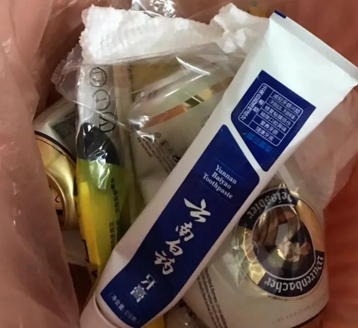 牙科医生让我把云南白药牙膏扔了
我去看牙，医生时候听说我用云南白药牙膏，建议我扔