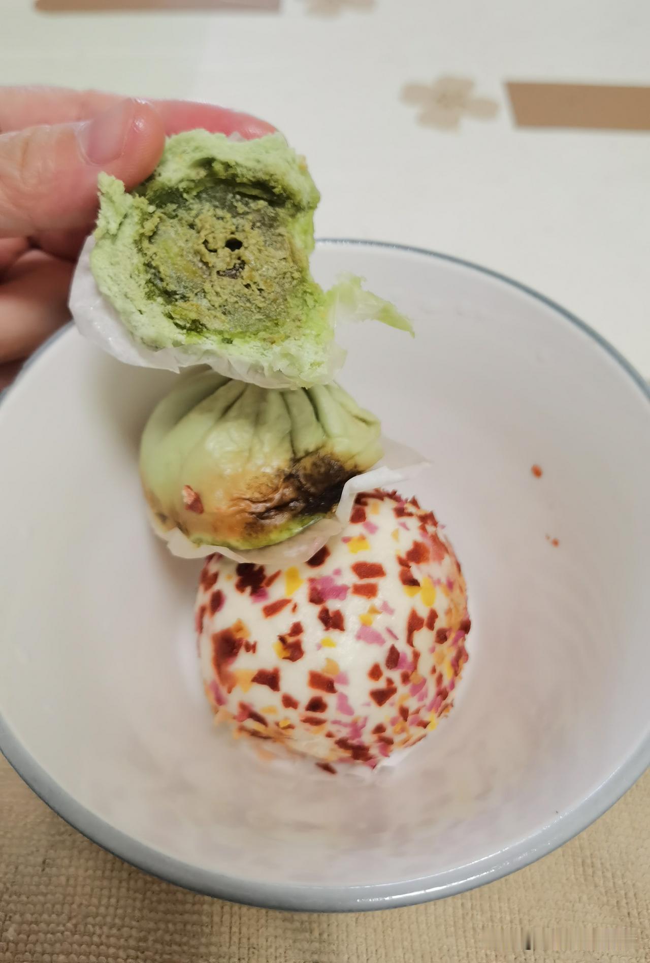 最近真是蠢事一件接着一件的干！😮‍💨

先是队友网购的三条黄金胡子鱼，收到时