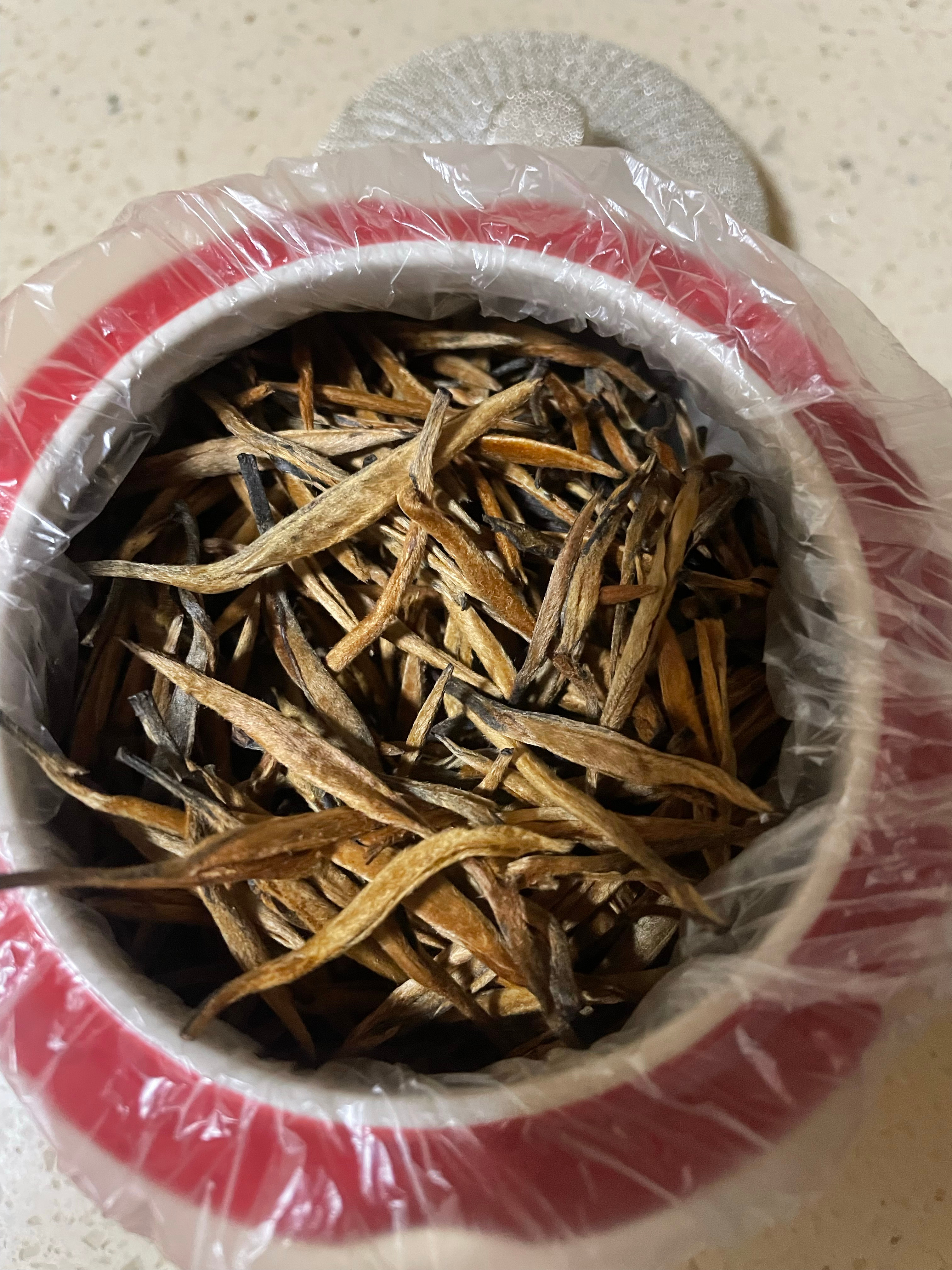 家公给我一罐红茶 我到家打开觉得不对 不是我平时看过的那种 🍑拍照搜索 原来名