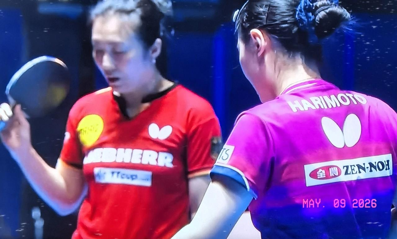 第4局，张本美和的正反手配合拉孤圈球，完全控制了比赛节奏，比分一路领先，10-6