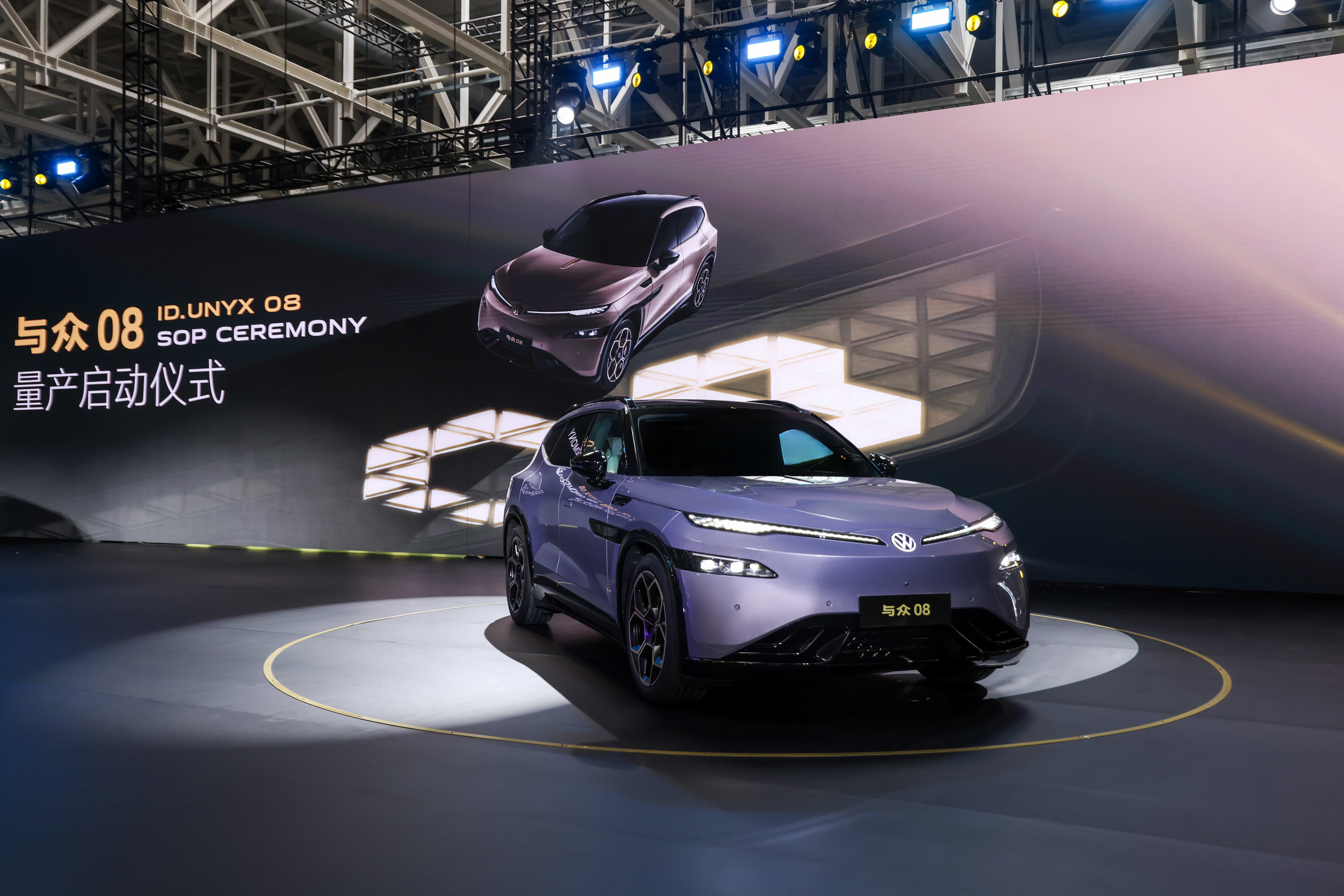 贝瑞德何小鹏隔空互动 英雄惜英雄啊~大众小鹏首款联合开发车型量产