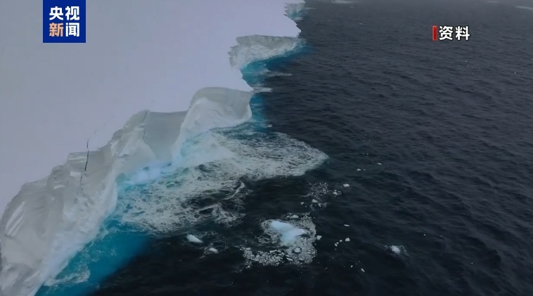 【#全球最大冰山正在加速解体#】近40年前从南极冰架断裂后，代号“A23a”的冰