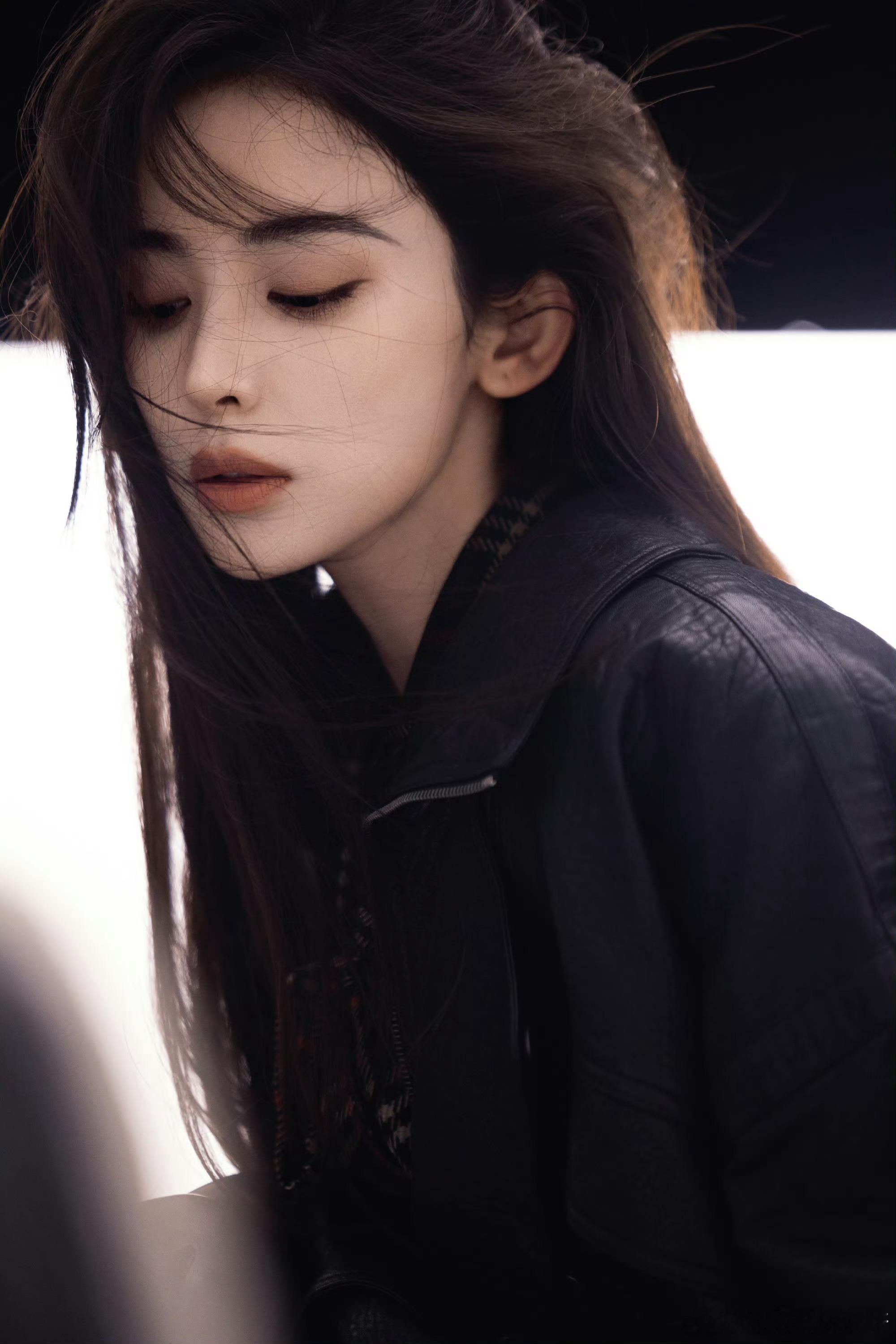 娜扎[超话] nz娜扎费加罗八月刊封面 九月是新的开始，带着勇气与热爱，去拥抱每