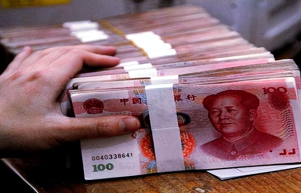 现金4个地方不能放
       很多家庭会留现金应急，但有些地方并不适合藏钱。