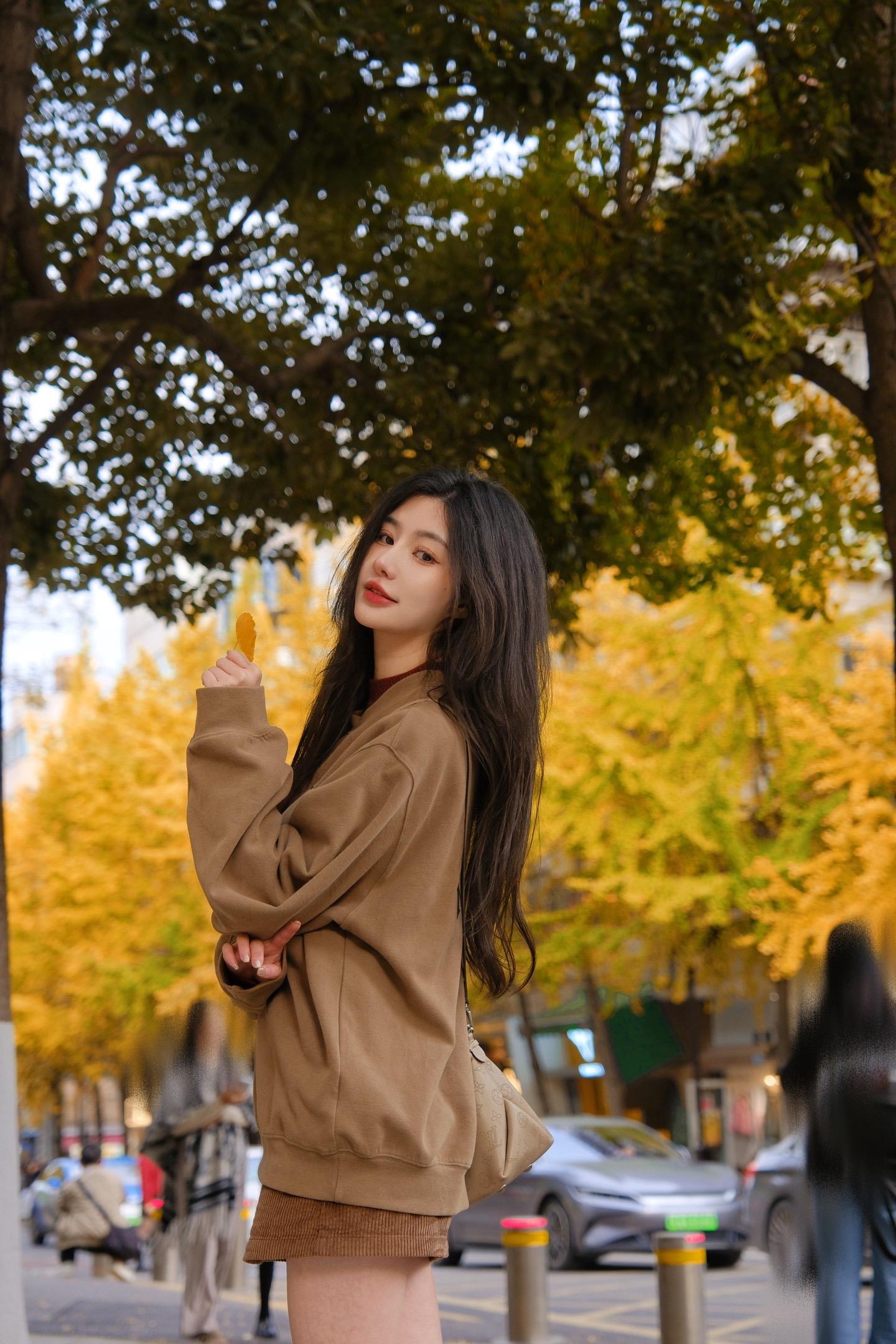 我总是回忆曾经却忘了人总是会变。