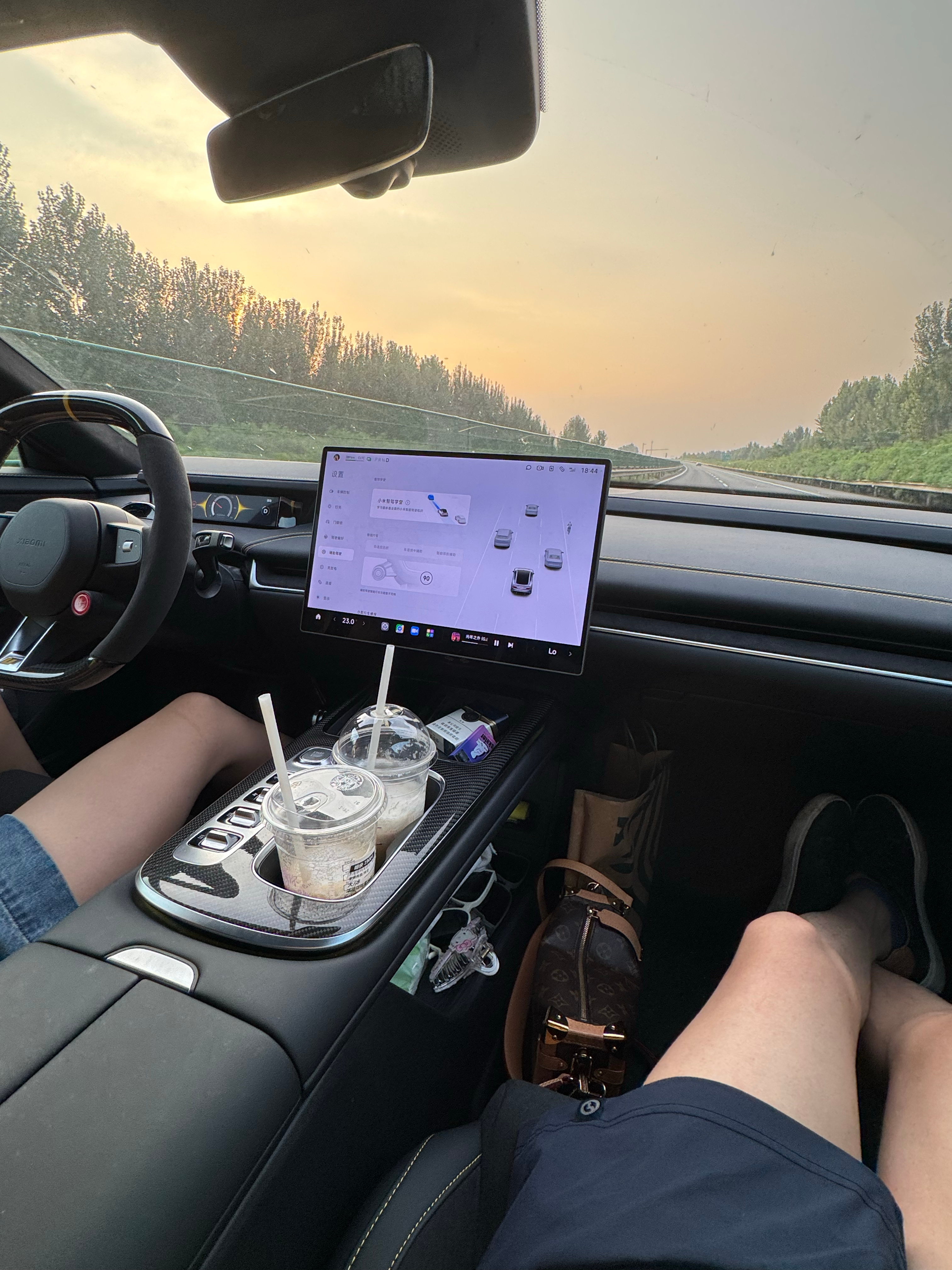 小李飞车 千万不要让女人开小米su7ultra 我媳妇非得开运动模式开的比我猛多