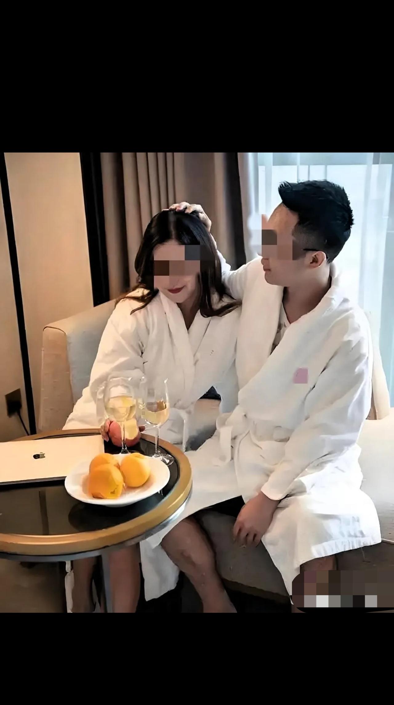 男子网上搭讪一女子，说他做房地产生意，想包养她，每月给她3万。女子犹豫不决，男子