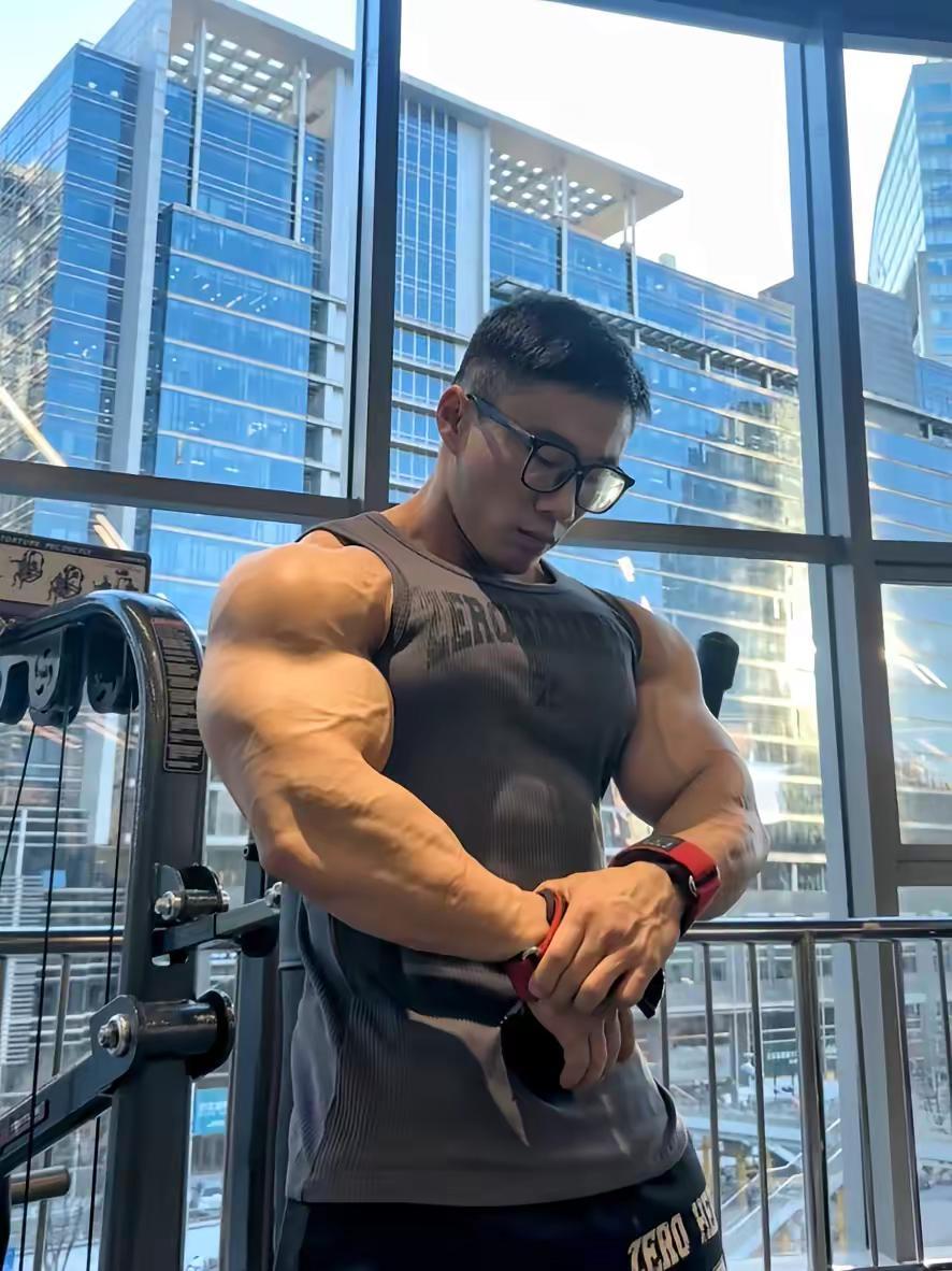 感谢品牌方大大送来的新品。以后这款背心会焊在我身上  发自内心的喜欢这款新品零到