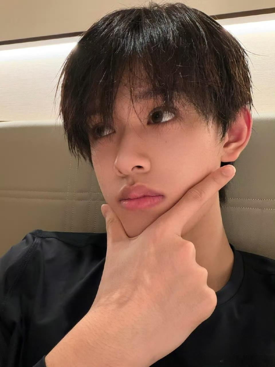 张极新音多机位直拍合集 多机位直拍来袭，每一帧都是名场面！舞台上的他光芒万丈，怎