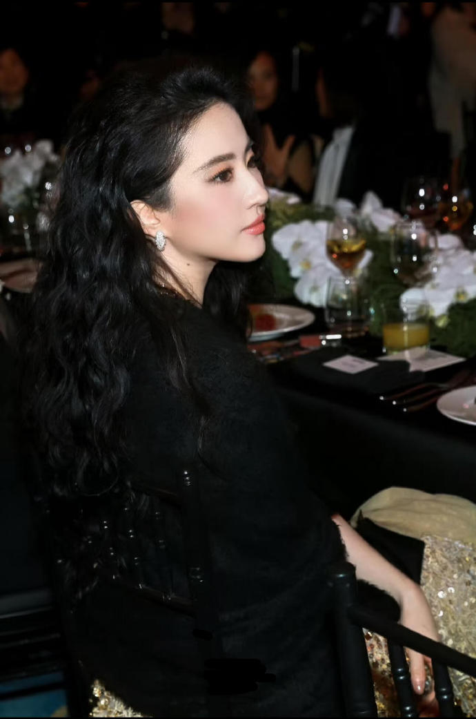 1.刘亦菲 时尚芭莎金九2.baby 十优家画报杂志3.迪丽热巴 VOGUE 八