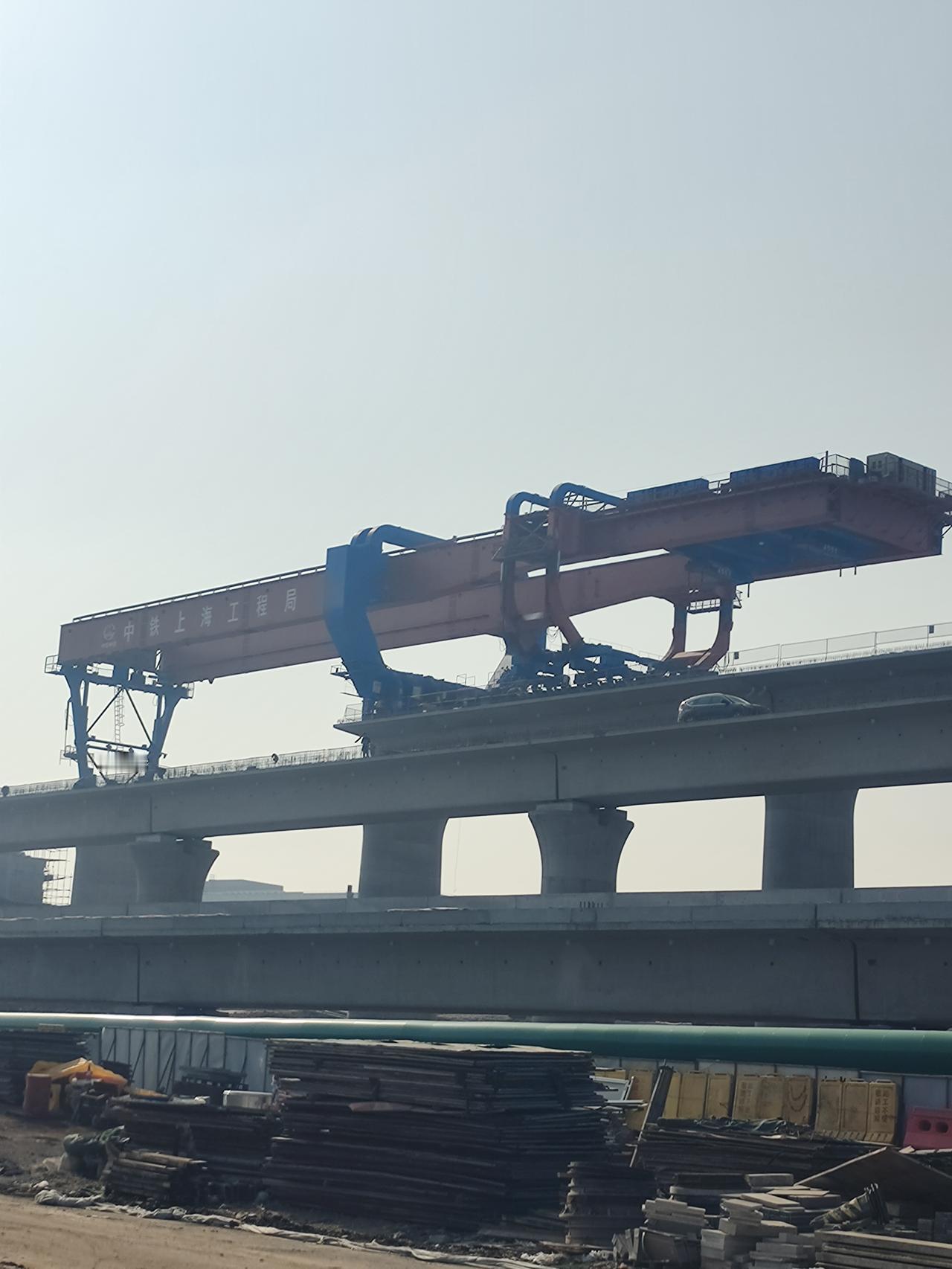 北沿江高铁的架桥机