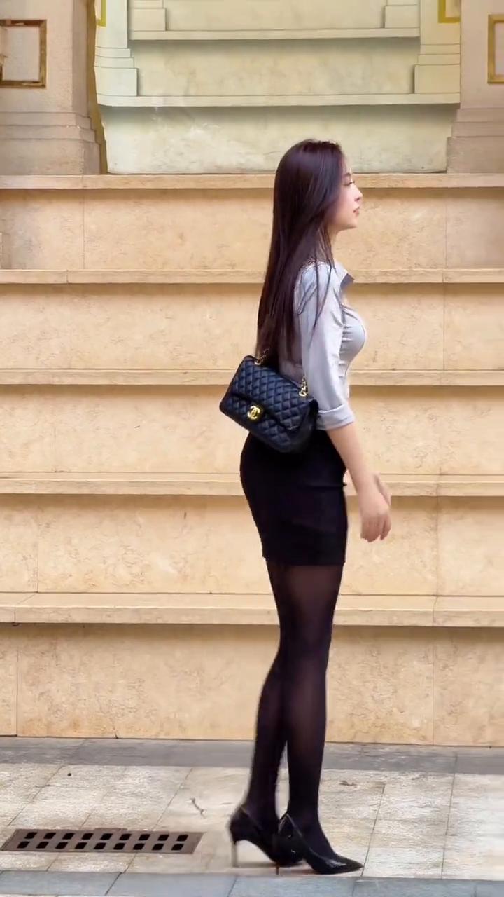 我今天这身打扮像是来报仇，像是来要我的命。