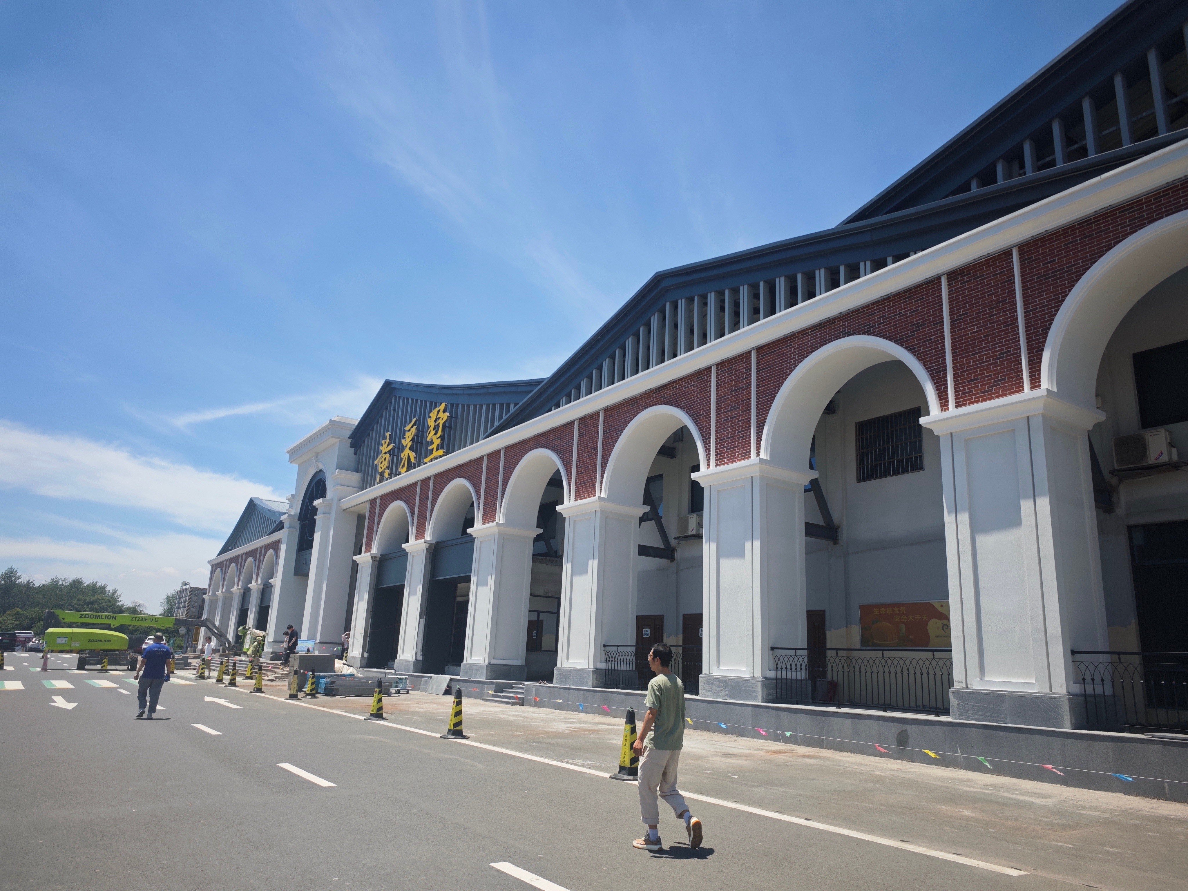 脑洞一下畅想未来电车内饰，L3智驾普及后，高速通勤直接在车上办公怎么样？中控隐藏