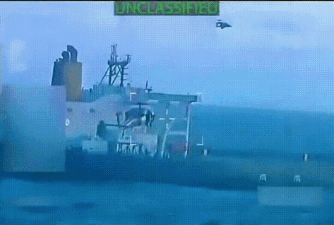 美国秒变海盗！对拉美再出手！空降兵闪电夺船！公然抢劫委内瑞拉油轮！赤裸裸的海盗行