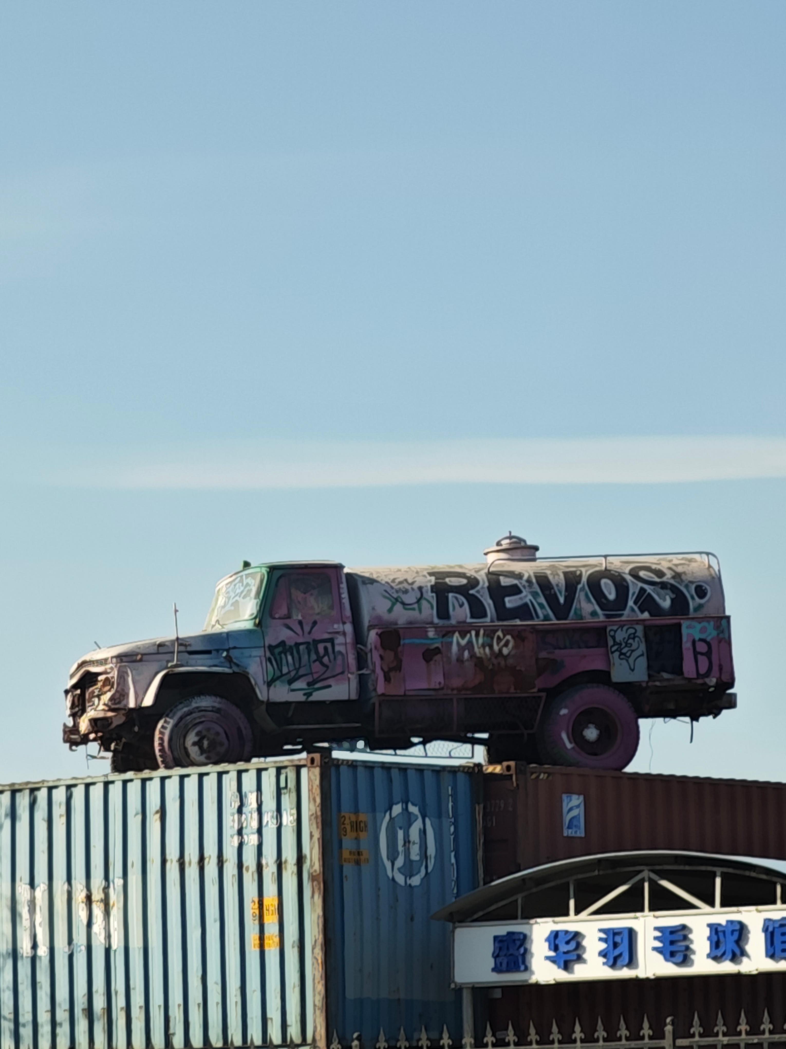 世风日下，卡车都能上天 