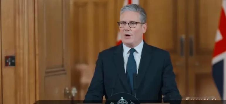英国首相府放话：以色列，要是不赶紧停火，结束加沙这惨兮兮的局面，承诺实现长久和平