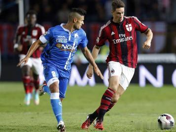 【意甲-托雷斯处子球本田破门 AC米兰客场追2球2-2】北京时间9月24日2时4