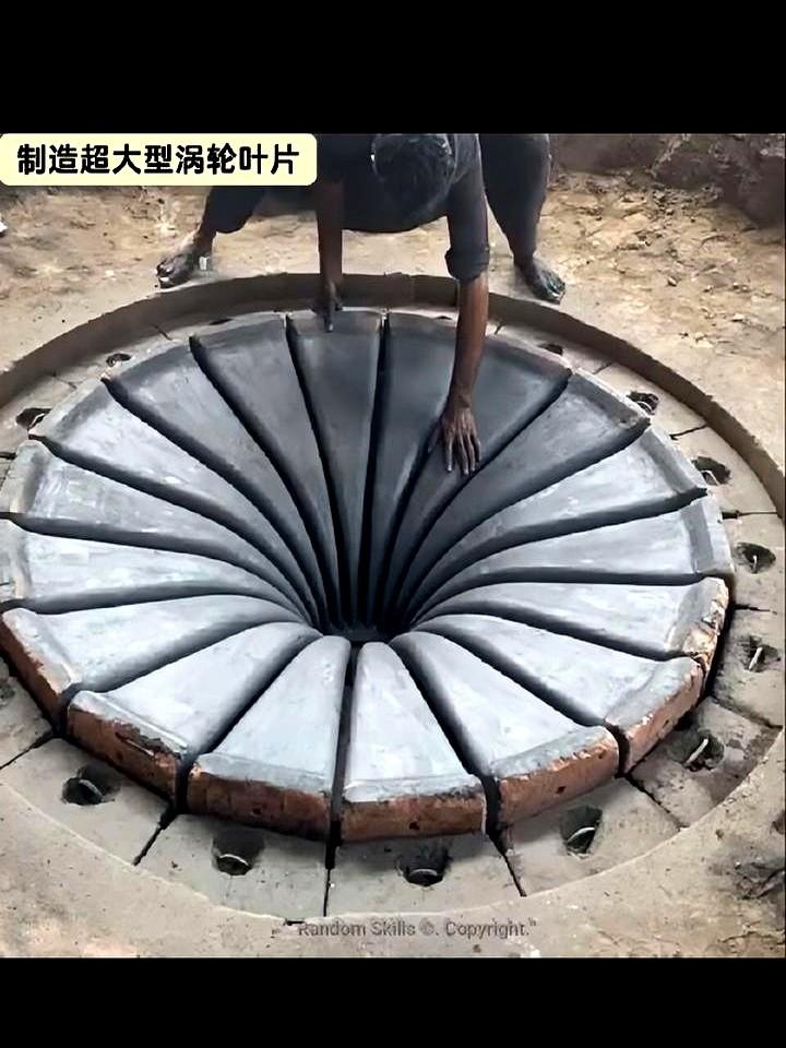 宝武的兄弟们，脚底板都烫出泡了，还在穿那双破胶鞋？

我刷到个视频巴基斯坦钢厂工