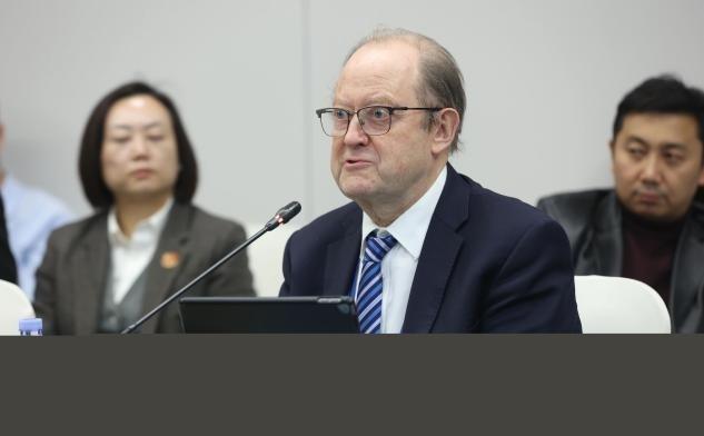 中美“必有一战”？英国专家捅破窗户纸：美国早想“核平”中国，只是怕打不赢

罗思