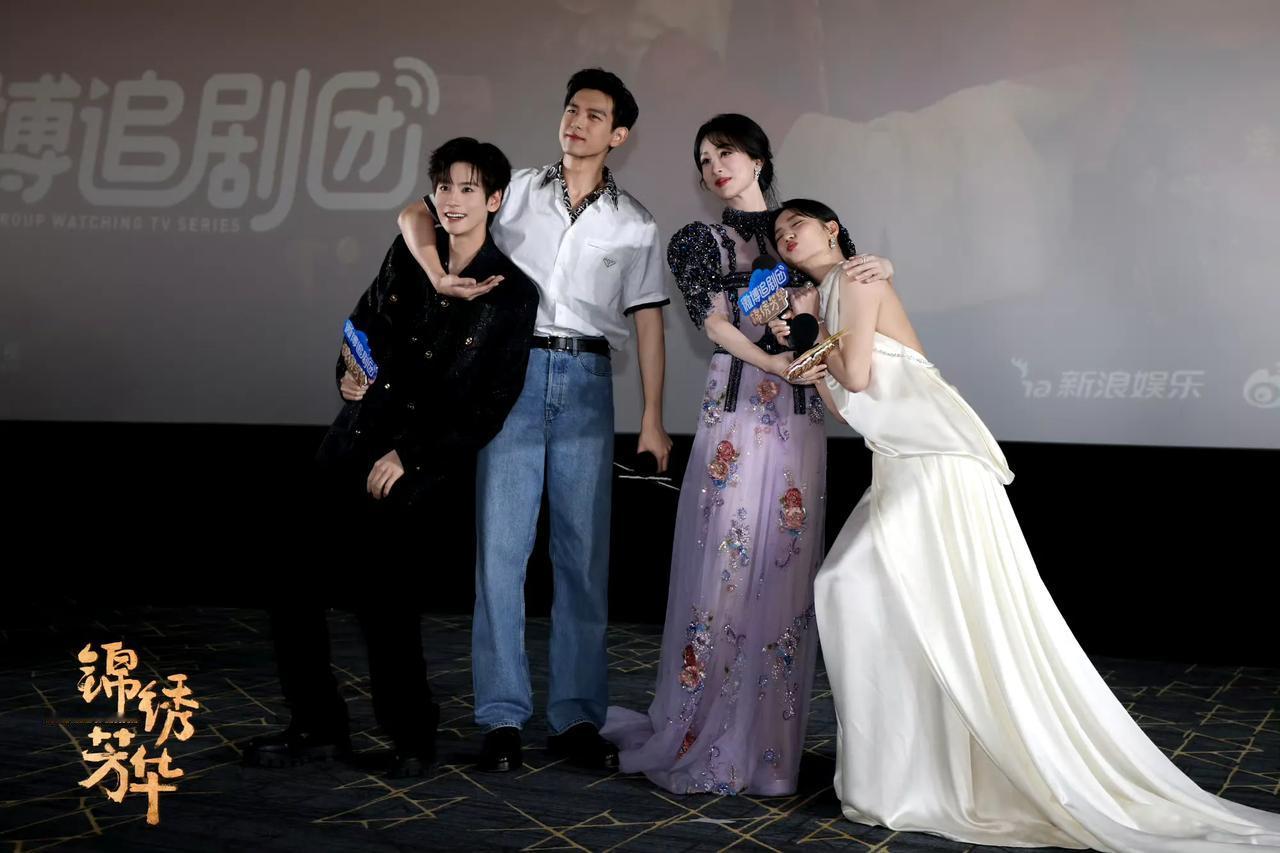 杨紫的头号小迷妹原来是张雅钦。

戏里，一个是何惟芳一个是县主李幼贞，两人不合，
