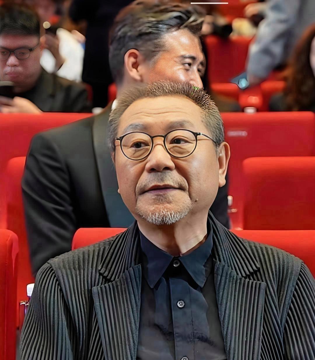 近些年，范伟一段关于人生错位的台词，在网络上持续流传、反复刷屏。
 
没有华丽的