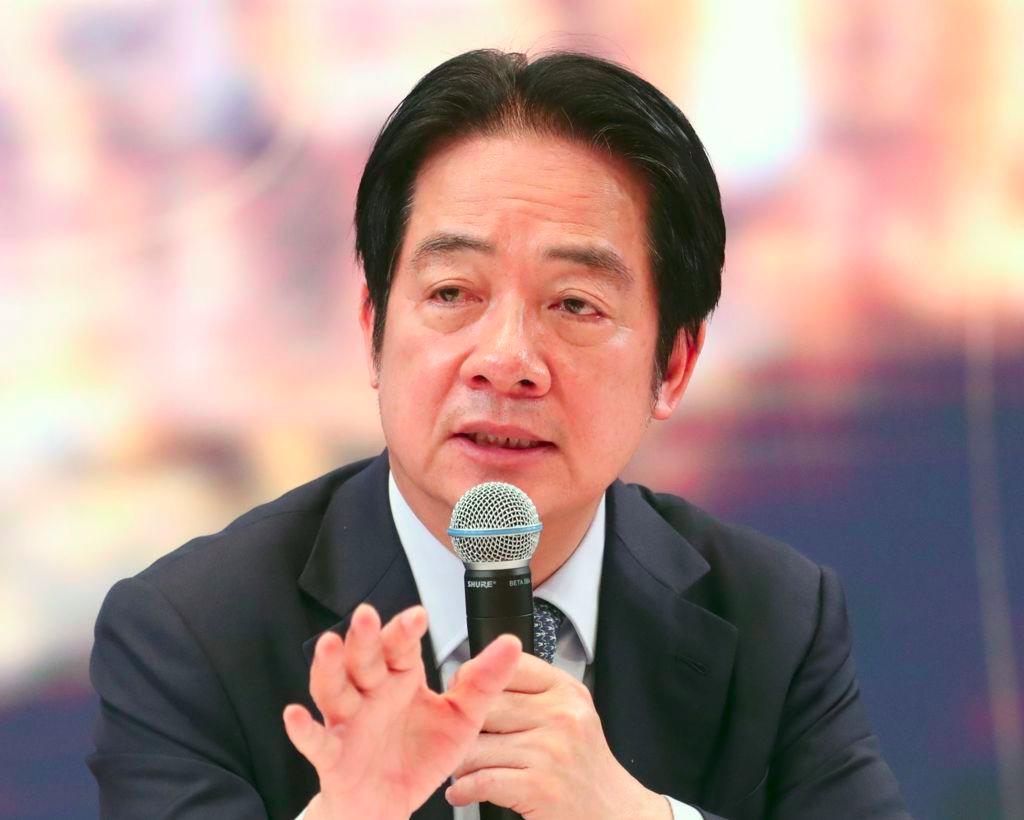 赖清德接连出招拉抬低迷的支持率

亲绿民调显示赖清德5月份民调再次下滑，反对的比