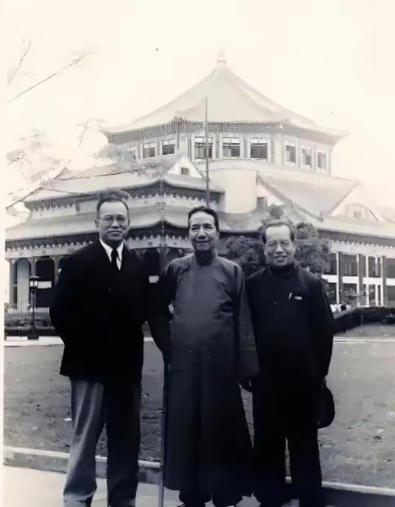 1949年10月，广州解放在即。

杭立武带着徐堪，匆匆前往岭南大学，找到了陈寅