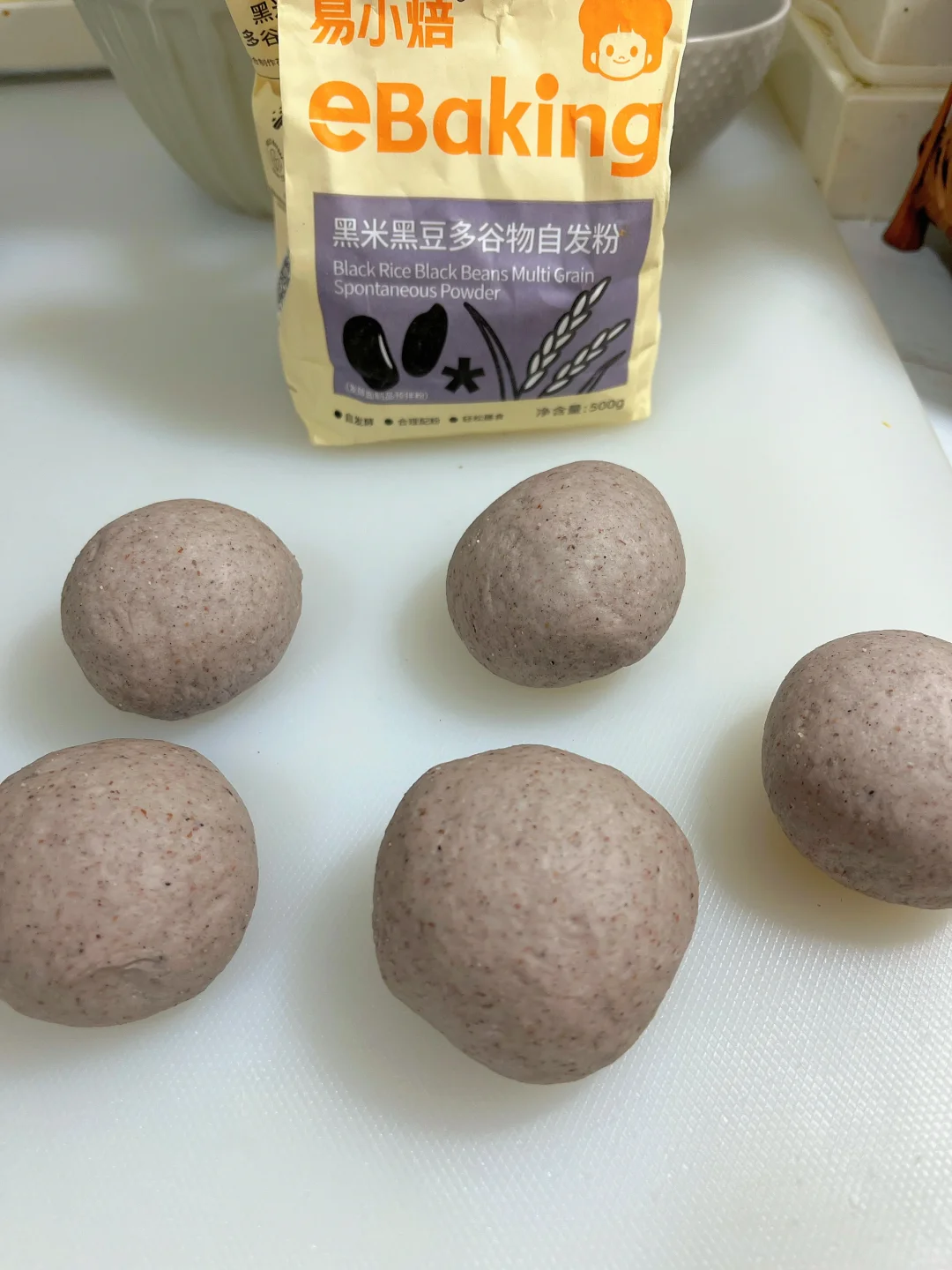 敲松软馒头太好吃啦 用自发黑米黑豆多谷物 面粉，厨房小白也轻松搞定👍...