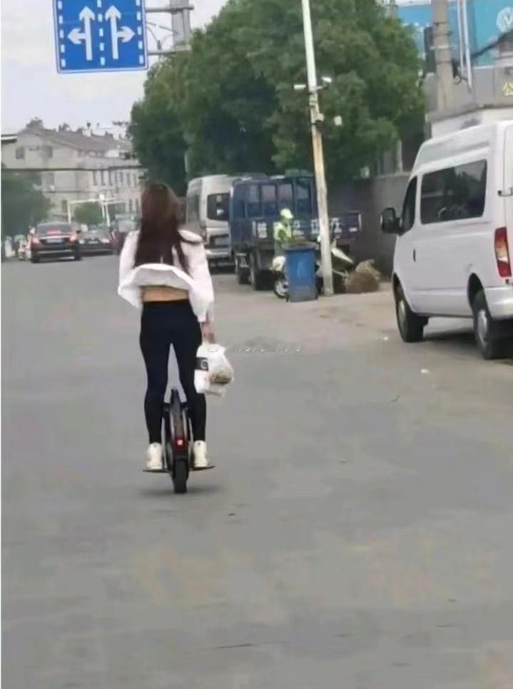 这种车发生交通事故如何定性呢：非机动车？？？机动车？？？电动自行车？？？电摩？？