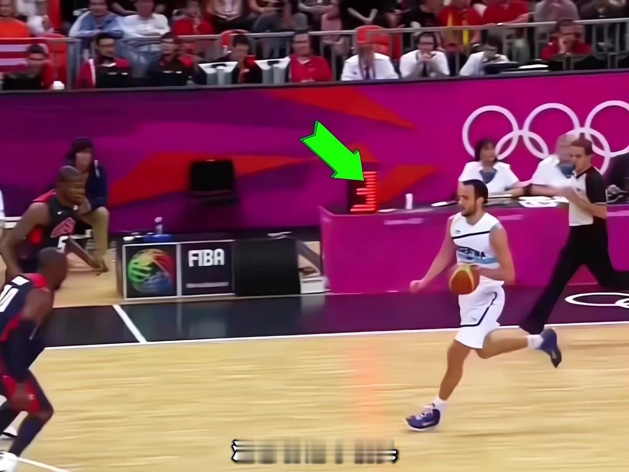 🏀吉诺比利的蛇形欧洲步之所以让所有防守球员都预判不了，全靠三个顶级细节。
1️