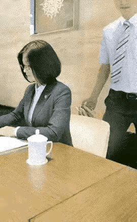 受益匪浅，下次倒茶水就这么来。