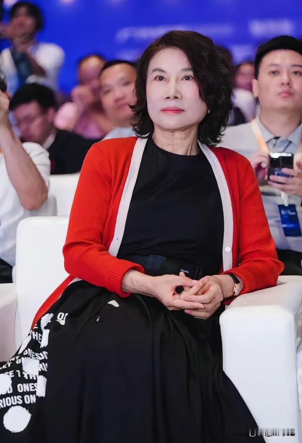 昨天，格力技校招生报名第一天结束。原定招生计划300人，一天报名超过3000人，