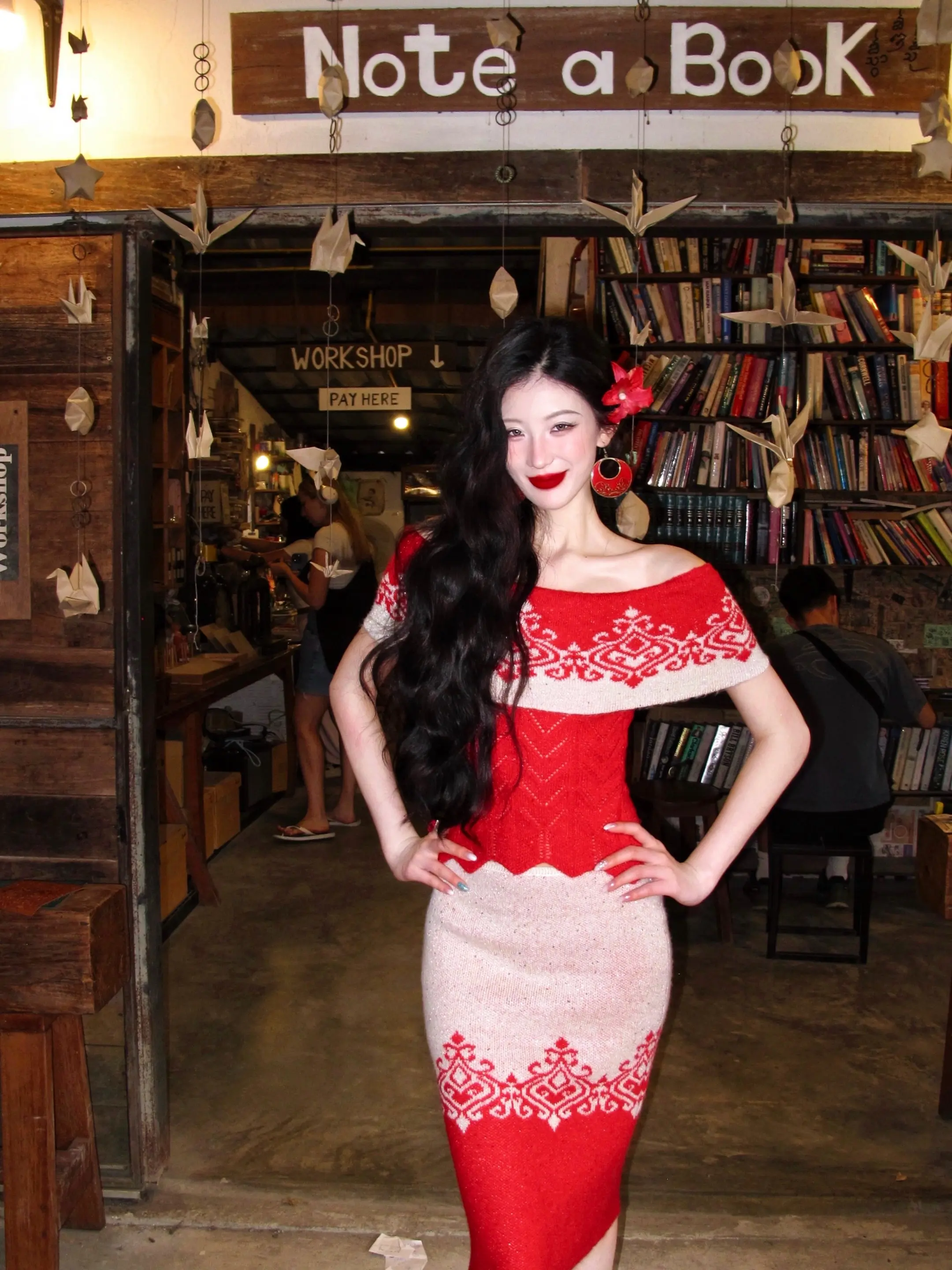 红茉莉 穿作一花梳。