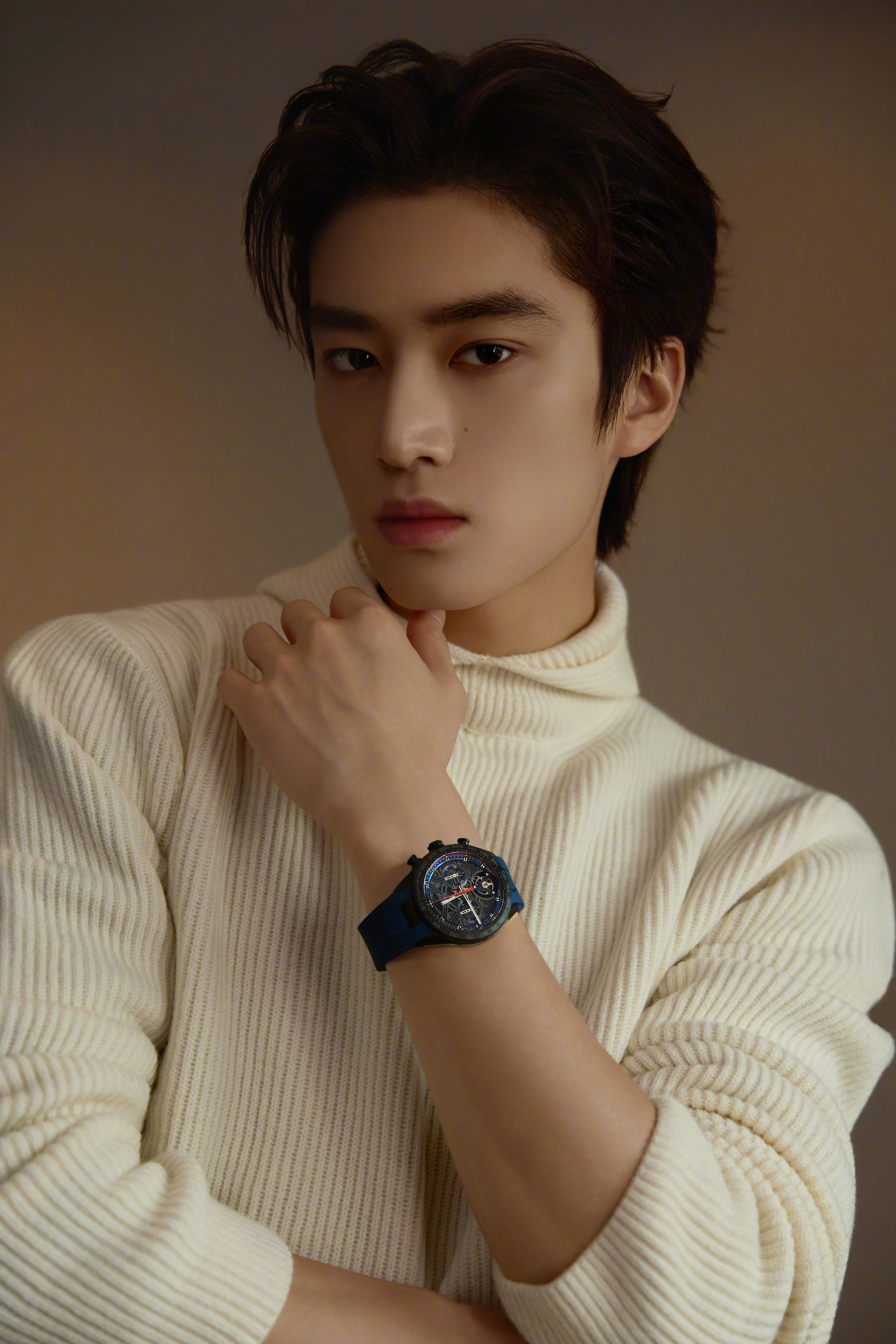 张康乐 ｜ TAG Heuer 来自张康乐拓展的合作全新版图 ，佩戴泰格豪雅卡莱