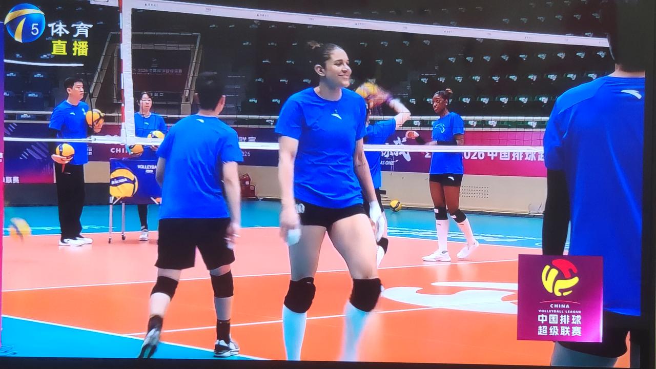 今天排超四场比赛同时开打！季后赛揭幕战今天晚上七点正式开始！天津女排就看巴西娜塔
