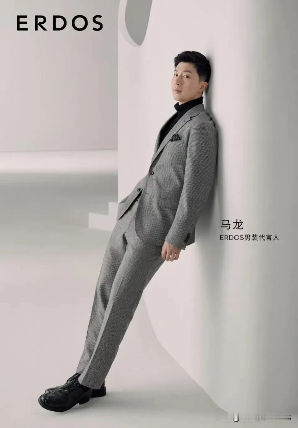 马龙看起来文质彬彬，温文尔雅，就像邻家大哥一样。但一上赛场，他就像变了个人似的，